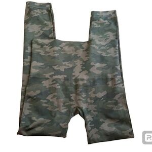 NWT Look At Me Now Seamless Camo Leggings